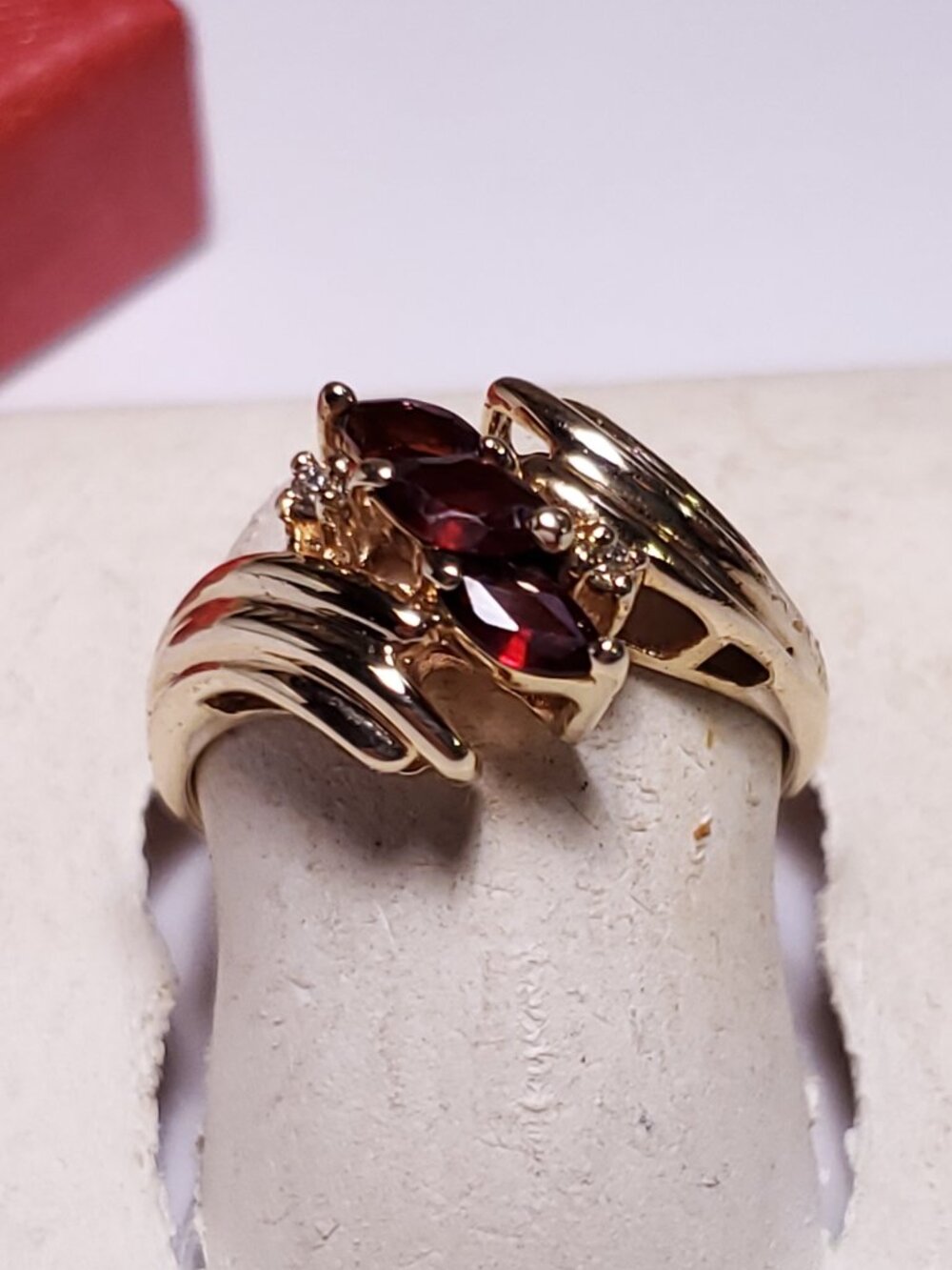 Estate .36ctw Natural Marquise Cut Garnet & Diam offset angled 14Kt YG Ring24565